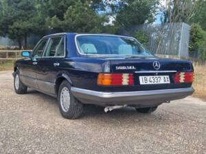 Image 6/8 of Mercedes-Benz 500 SEL (1984)