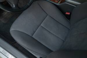 Image 30/50 of Mercedes-Benz E 430 (2000)