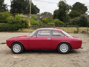 Image 5/49 of Alfa Romeo Giulia 1600 GT Junior (1976)