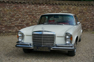 Image 13/50 of Mercedes-Benz 280 SE 3,5 (1970)