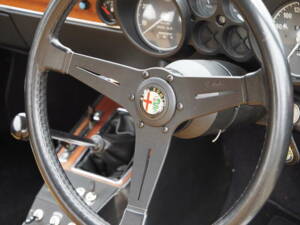 Image 10/49 of Alfa Romeo Giulia 1600 GT Junior (1976)