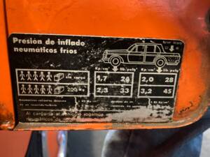 Image 14/23 of Mercedes-Benz 220 D (1973)