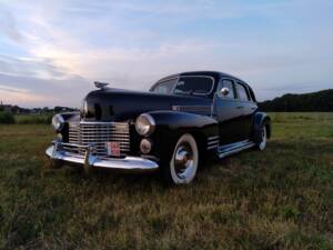 Image 5/50 of Cadillac 61 Sedan (1941)