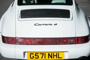 Image 19/38 of Porsche 911 Carrera 4 (1990)
