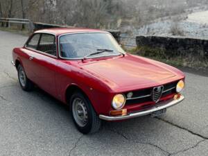 Immagine 6/48 di Alfa Romeo Giulia GT 1300 Junior (1972)