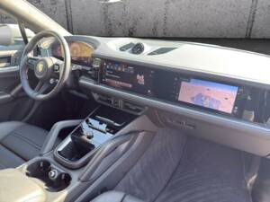 Bild 7/12 von Porsche Cayenne Turbo E-Hybrid (2024)