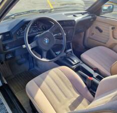 Immagine 9/21 di BMW 318i (1989)