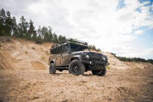 Image 2/41 of Land Rover Defender 110 (1992)