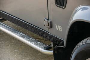 Image 36/50 of Land Rover Defender 90 "50th Anniversary" (1998)