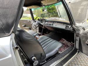 Image 17/25 of Mercedes-Benz 230 SL (1965)