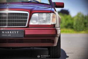 Bild 35/79 von Mercedes-Benz E 220 (1996)