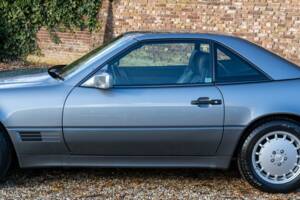 Image 27/50 of Mercedes-Benz 500 SL (1991)