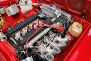 Image 46/50 de Alfa Romeo 1750 GT Veloce (1971)