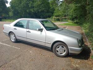 Image 5/7 de Mercedes-Benz E 240 (1998)