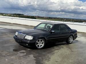 Bild 4/20 von Mercedes-Benz E 500 Limited (1994)