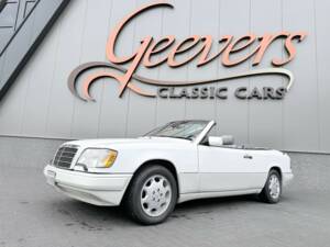Imagen 1/41 de Mercedes-Benz E 320 (1995)