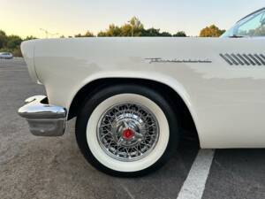 Image 14/18 of Ford Thunderbird (1957)