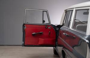 Bild 16/31 von Mercedes-Benz 230 S Universal (1967)