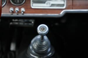 Image 33/38 of Alfa Romeo Giulia GT 1300 Junior (1968)