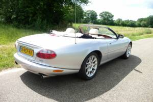 Image 6/8 of Jaguar XKR (2001)