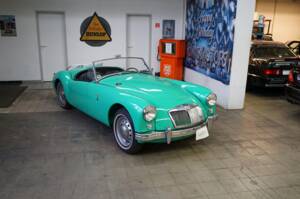Image 1/39 of MG MGA 1500 (1958)