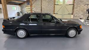 Image 3/9 de Mercedes-Benz 190 E 2.5-16 (1990)