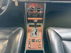 Bild 26/46 von Mercedes-Benz 300 SE (1990)