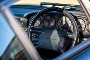 Image 26/93 de Porsche 911 Carrera (1994)