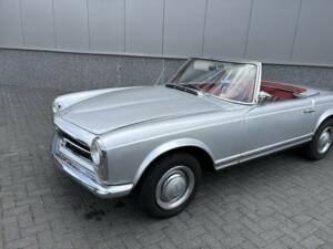 Image 10/50 of Mercedes-Benz 230 SL (1966)