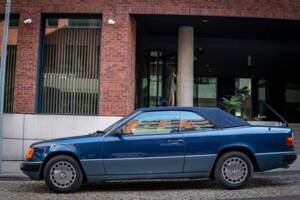 Obraz 50/50 pojazdu Mercedes-Benz 300 CE-24 (1992)