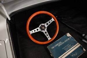 Image 21/53 de Jaguar E-Type (1970)