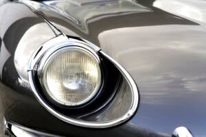 Image 7/25 de Jaguar E-Type (1969)