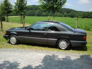 Image 3/9 of Mercedes-Benz 300 CE (1990)