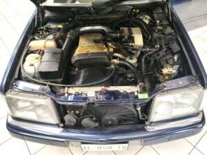 Afbeelding 31/40 van Mercedes-Benz E 200 (1996)