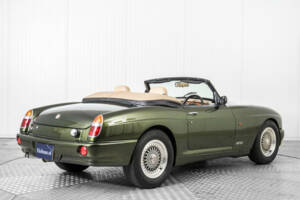 Image 2/50 of MG RV8 (1991)
