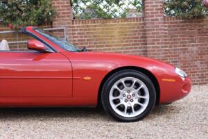 Image 25/50 de Jaguar XKR (2000)