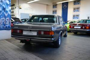 Image 16/36 de Mercedes-Benz 280 E (1982)