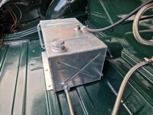 Image 43/50 of MG MGB GT (1965)