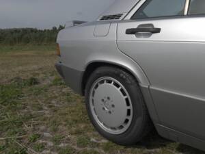 Afbeelding 5/8 van Mercedes-Benz 190 E (1993)