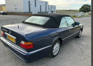 Image 2/5 de Mercedes-Benz 300 CE-24 (1993)