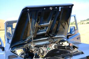 Bild 19/22 von Land Rover 90 (1988)