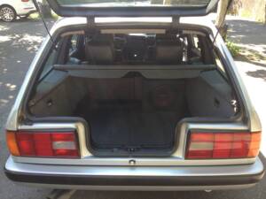 Immagine 39/50 di BMW 325i Touring (1992)