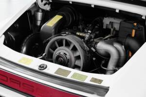 Image 31/46 de Porsche 911 Carrera 3.2 (1984)