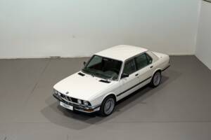 Afbeelding 39/52 van BMW 528i (1984)