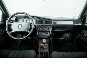 Image 7/50 de Mercedes-Benz 190 D (1986)