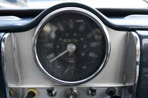 Image 38/50 of Morris Minor 1000 Traveller (1969)