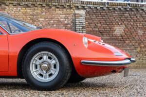 Image 28/50 de Ferrari Dino 246 GT (1970)