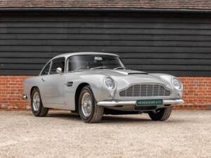 Image 1/74 of Aston Martin DB 5 Vantage (1964)