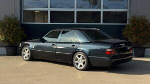 Image 5/19 de Mercedes-Benz E 500 Limited (1994)