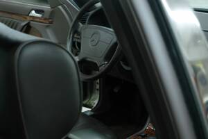 Bild 32/50 von Mercedes-Benz 300 SE (1992)